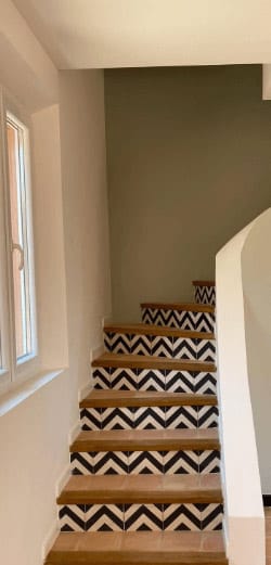 escaliers remis à neuf d'une villa à La Garde