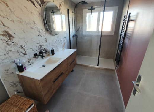 salle de bain de notre client rénovée dans un appartement à Sanary