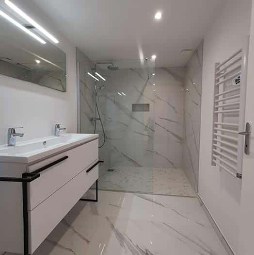 salle de bain rénovée d'un appartement à Bandol