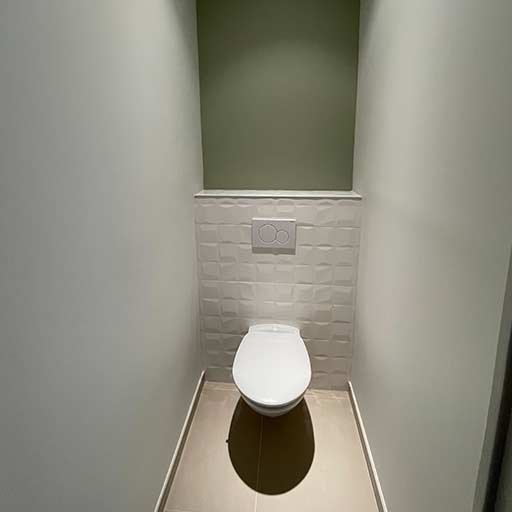 Toilette neuf avec carrelage