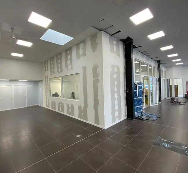 Rénovation concessions automobiles à Hyères et Toulon