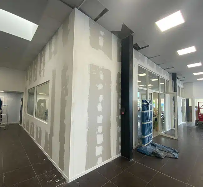 Rénovation concessions automobiles à Hyères et Toulon
