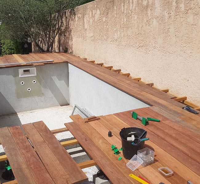 Piscine maçonnée et terrasse bois à Auriol