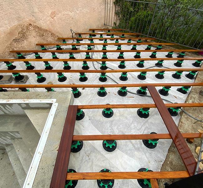 Piscine maçonnée et terrasse bois à Auriol