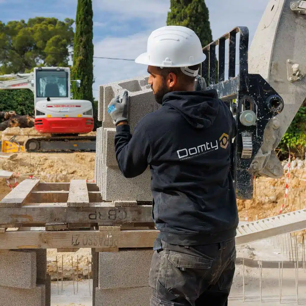 Construction extension et élévation de maison dans le Var