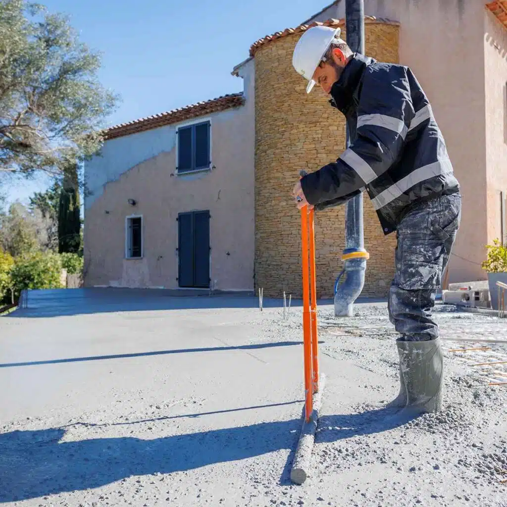 Construction extension et élévation de maison dans le Var