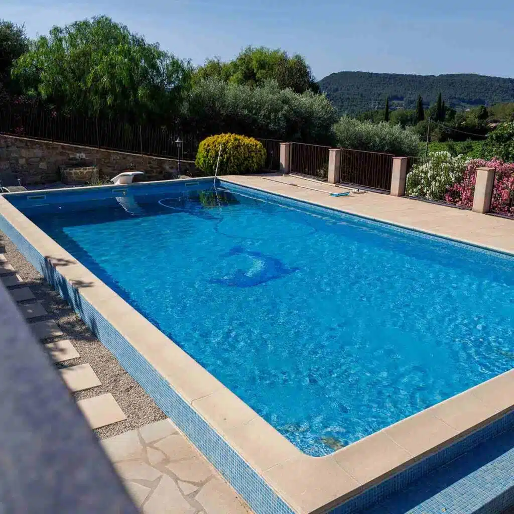 construire piscine var